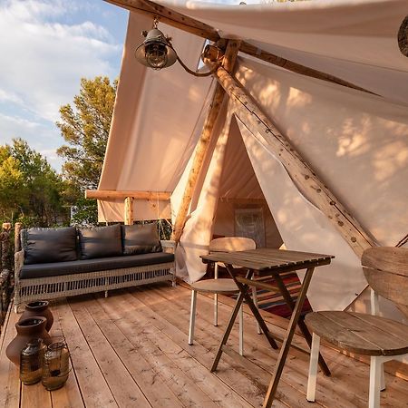 Plage Cachee - Glamping Vrboska Exterior foto