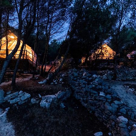 Plage Cachee - Glamping Vrboska Exterior foto