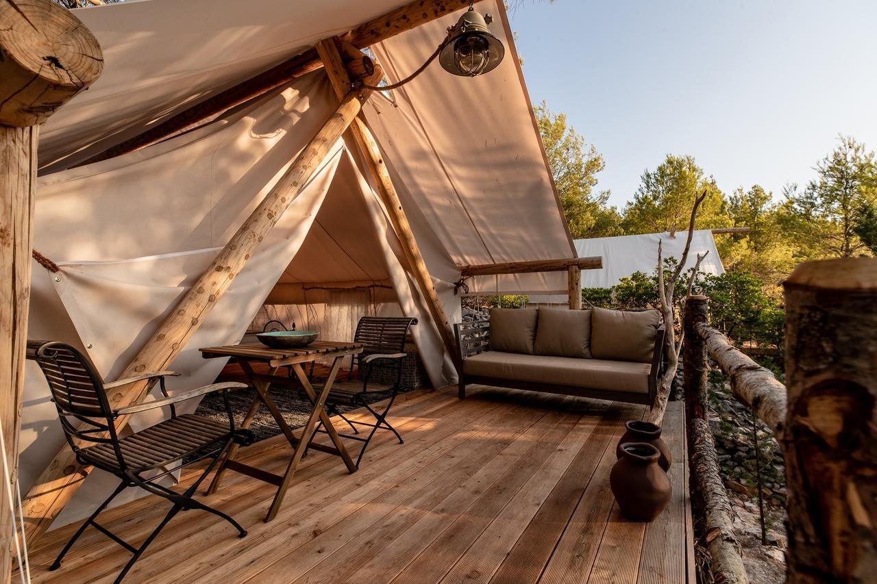Plage Cachee - Glamping Vrboska Exterior foto