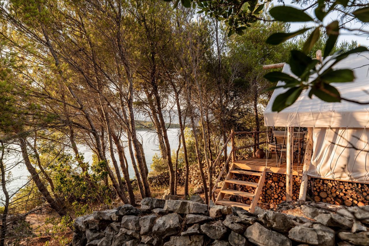 Plage Cachee - Glamping Vrboska Exterior foto