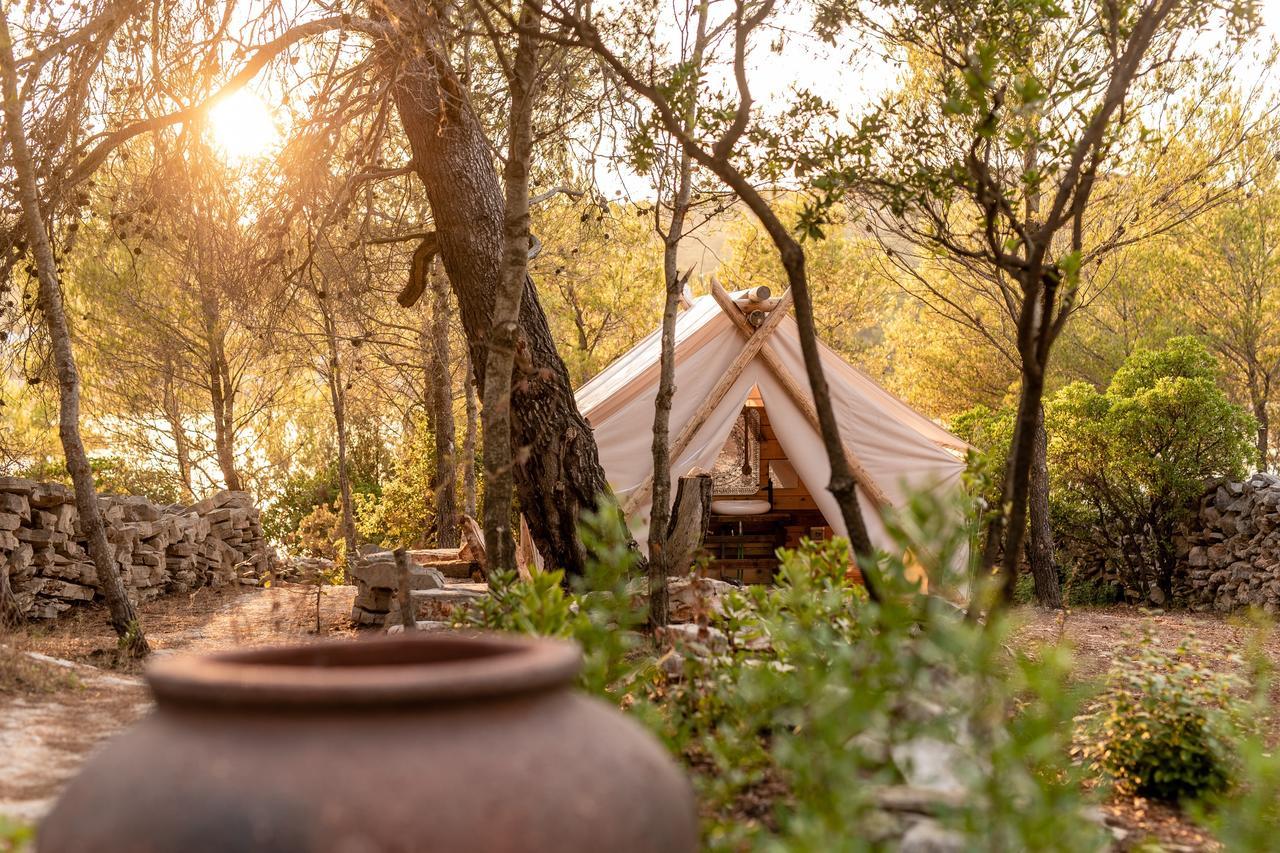 Plage Cachee - Glamping Vrboska Exterior foto
