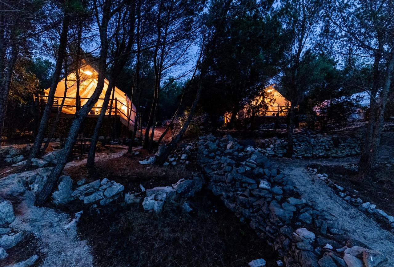Plage Cachee - Glamping Vrboska Exterior foto