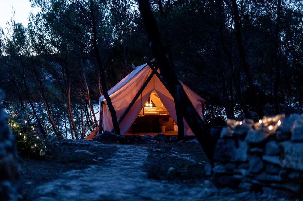 Plage Cachee - Glamping Vrboska Exterior foto