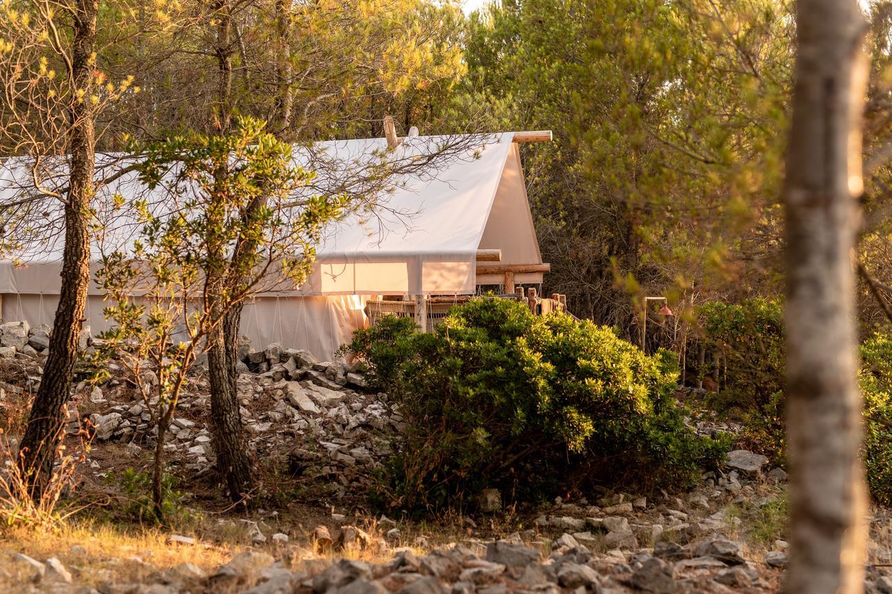 Plage Cachee - Glamping Vrboska Exterior foto
