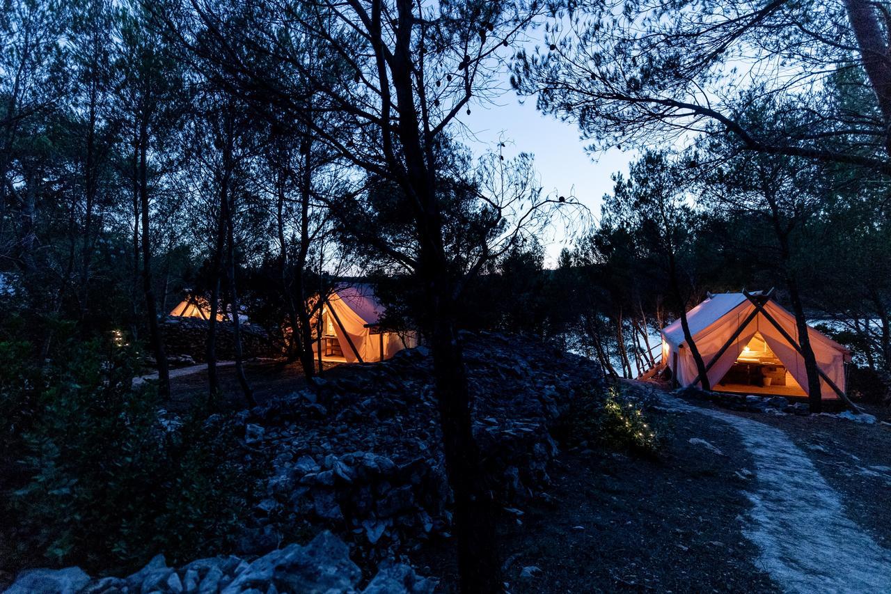 Plage Cachee - Glamping Vrboska Exterior foto